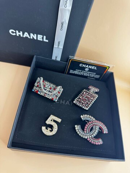 Брошь CHANEL