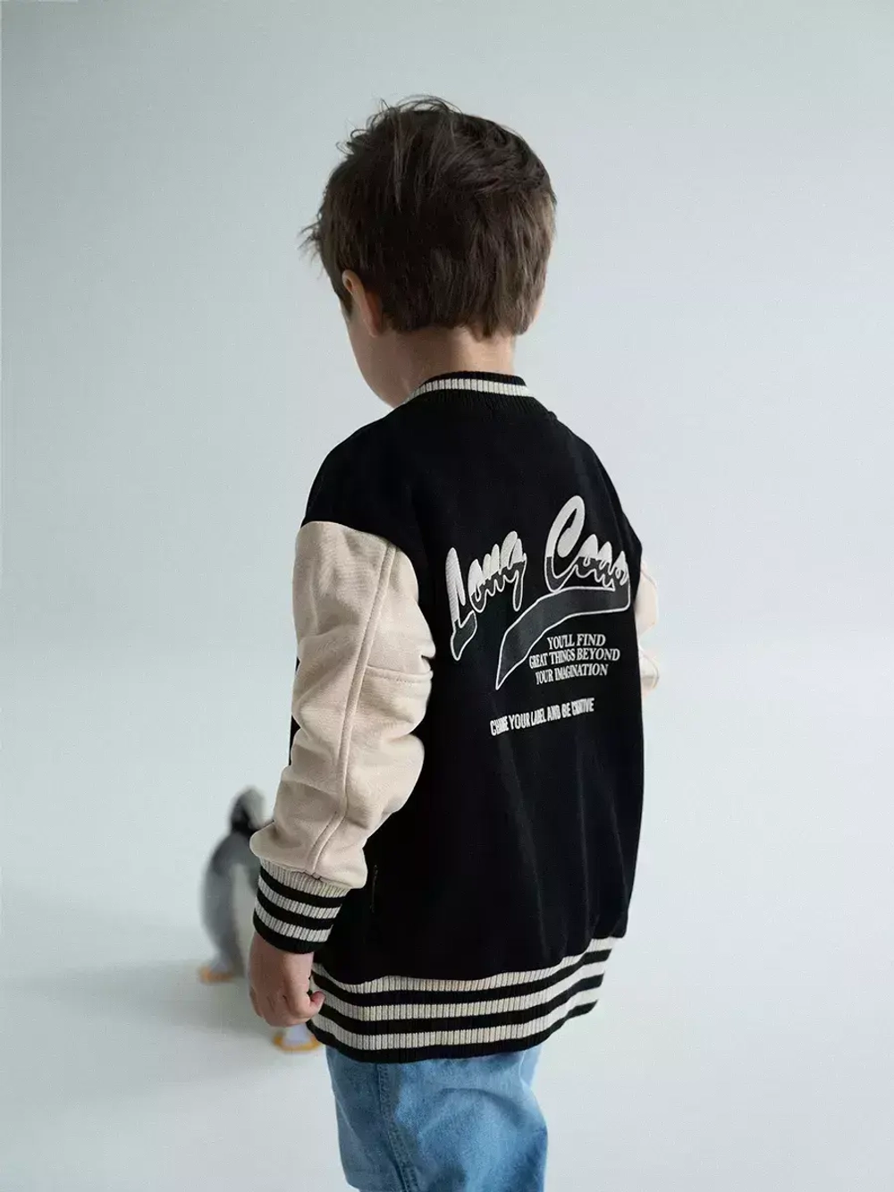 Черный бомбер для школы и сада