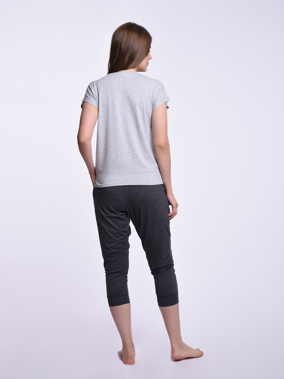 Комплект женский(футболка+капри)