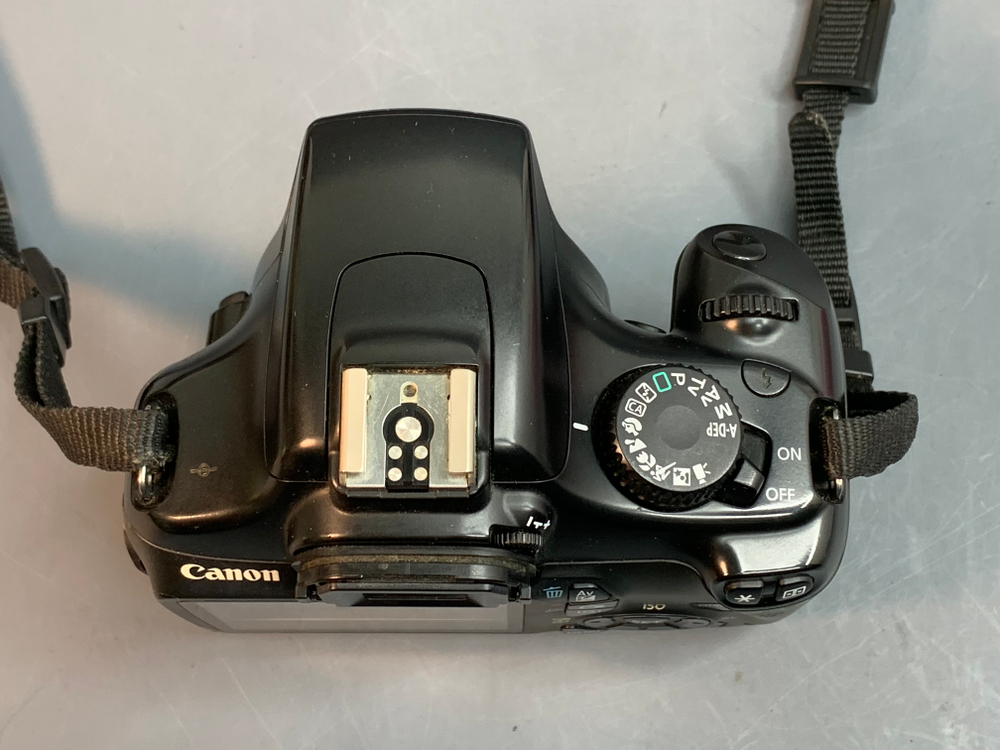 Canon 1100D kit 18-55mm 3.5-5.6 III 21.000 кадров