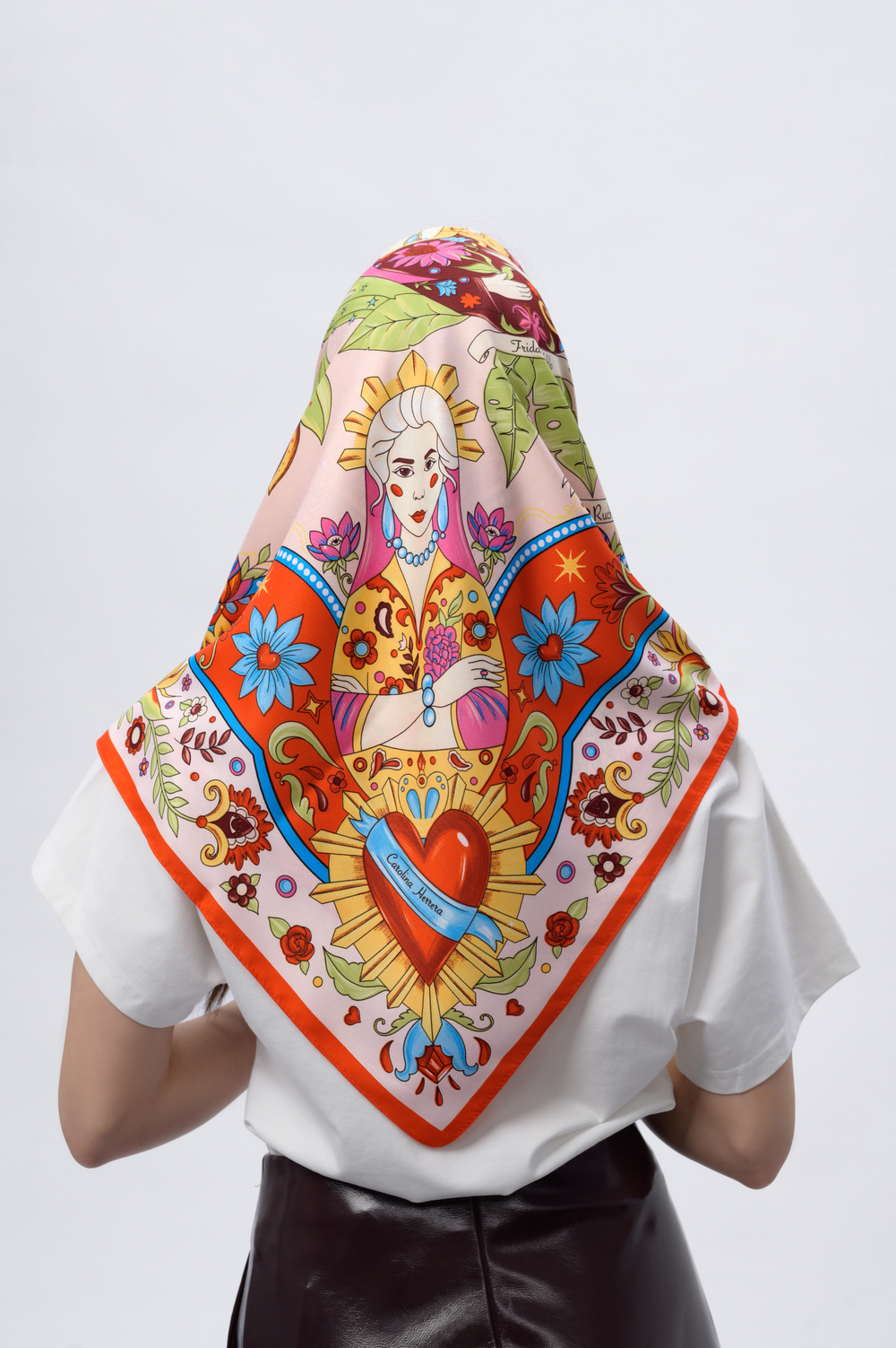 Платок «Матрёшки. Латинская Америка»