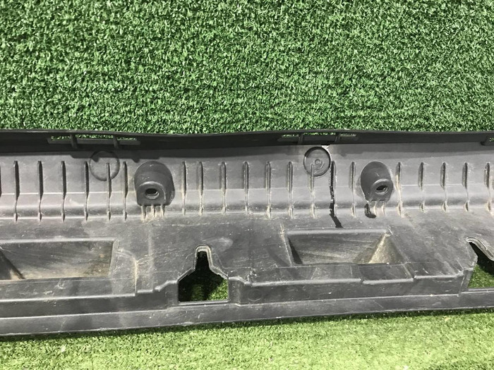 Кронштейн накладки порога правый Mercedes M GLE W166 (2011-2018)