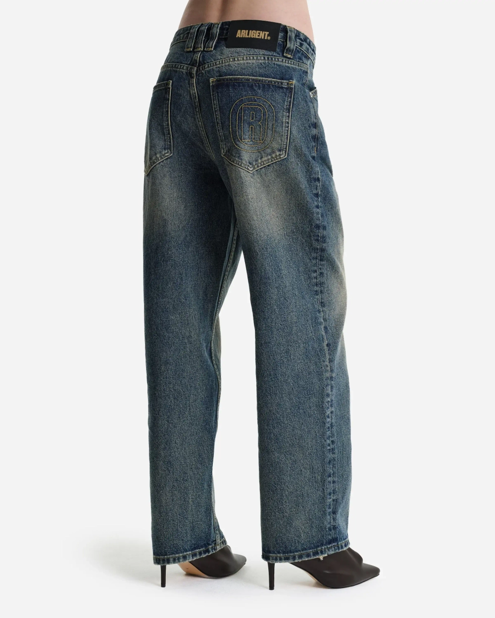 Джинсы-трубы с винтажным эффектом