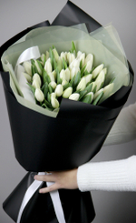 Моно букет из белых тюльпанов  49 штук 45 см