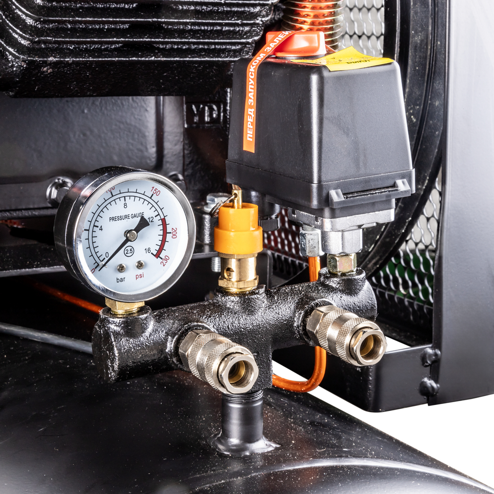 Компрессор масляный ременной AEROMAX 1050/300