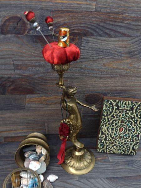 Подсвечник-игольница