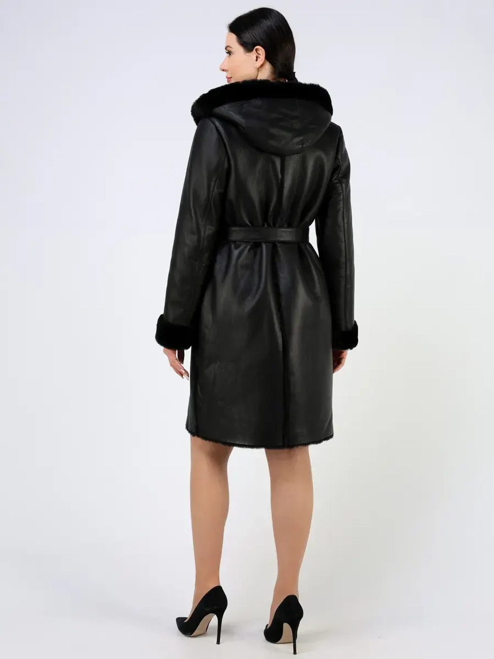 Дубленка зимняя натуральная с капюшоном