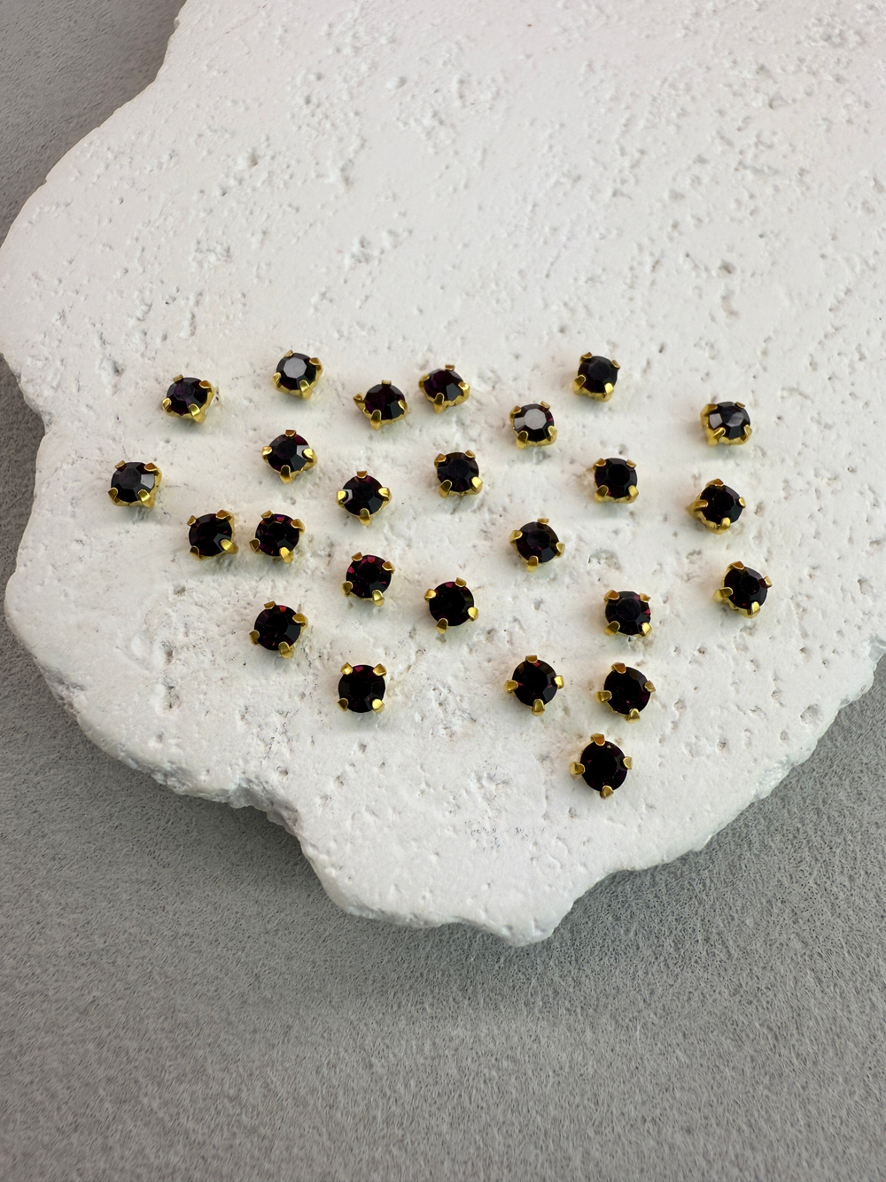 Шатоны 4 мм, Аметист в золоте, 25 шт