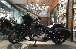 Sport Glide Harley-Davidson Softail Vivid Black 2021