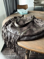 Женская сумка из натуральной вареной кожи с бахромой и заклепками цвет brown