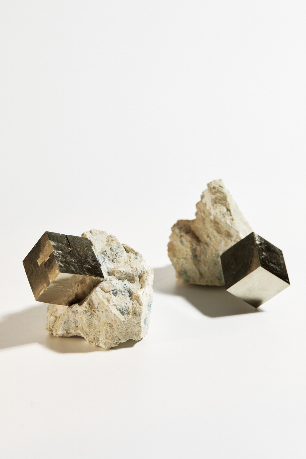 Пирит на породе M