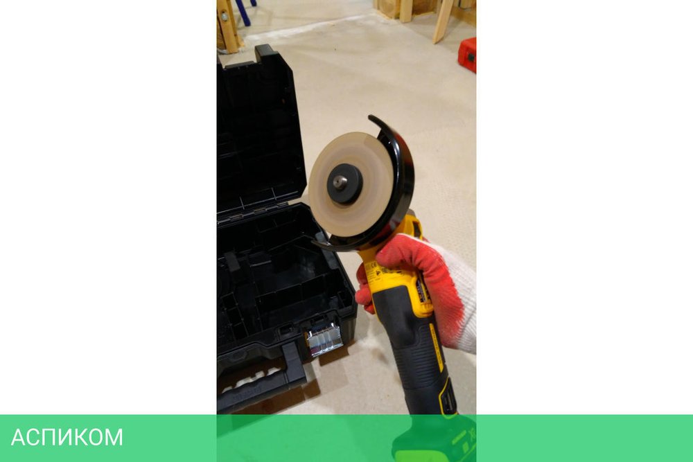 Угловая шлифмашина DeWalt DCG405NT