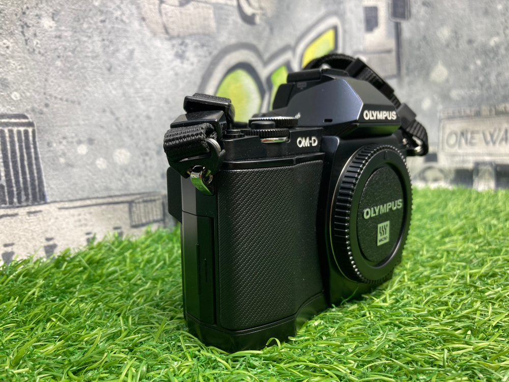 Olympus OM-D E-M5 (7.100 кадров)