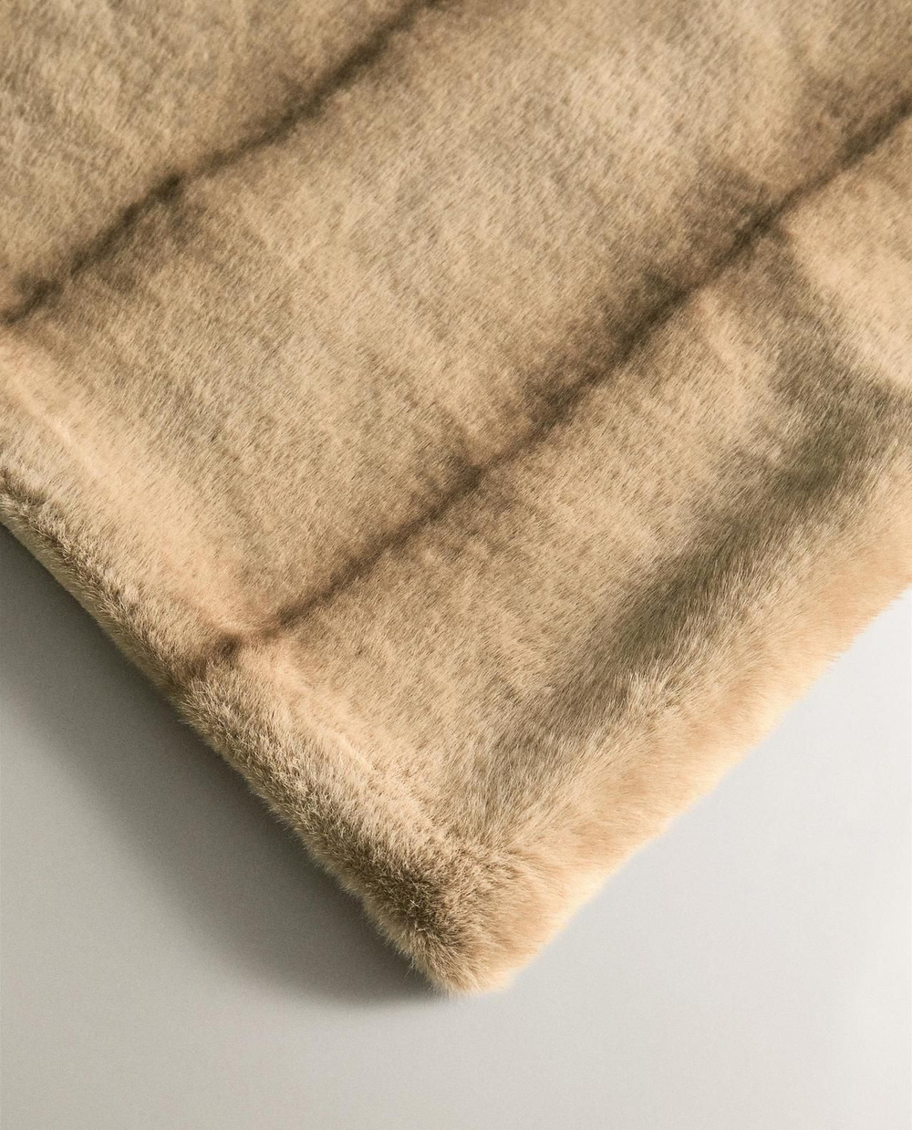 Zara Home - Полосатое Меховой плед, бежевый, 140x190 см