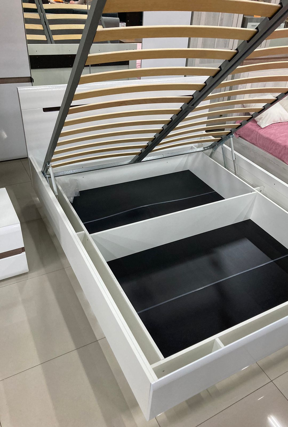 Кровать с подъемным мех. Стокгольм белый/белый глянец 1400