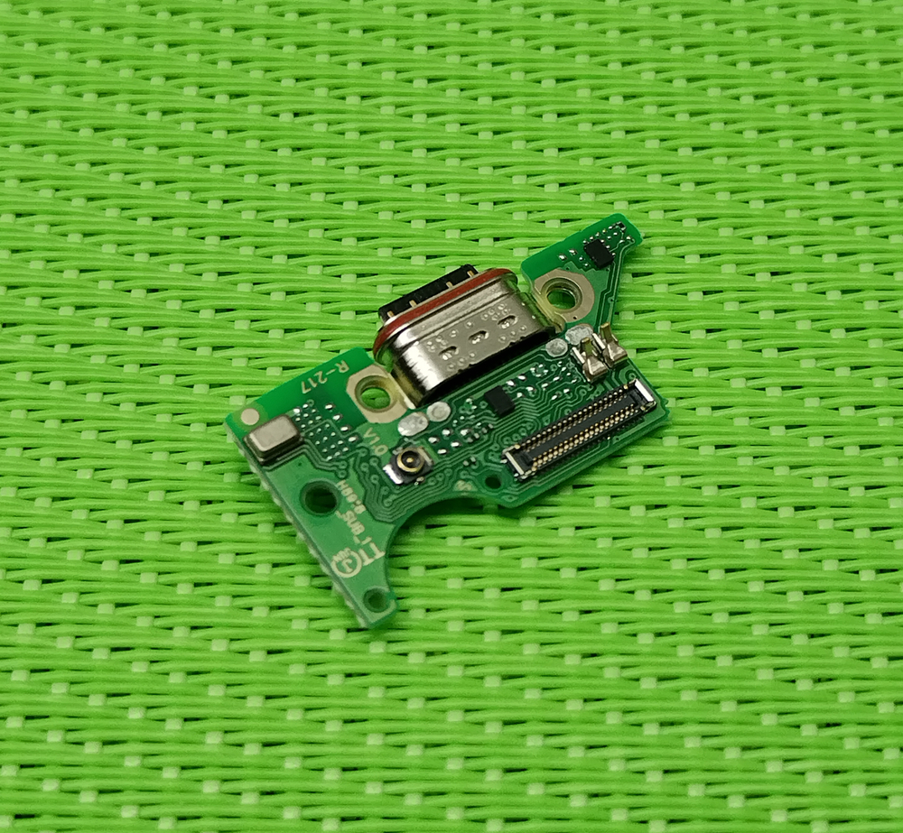 Tecno Camon 40 Pro 4G (CM6) - нижняя плата зарядки + микрофон (копия)