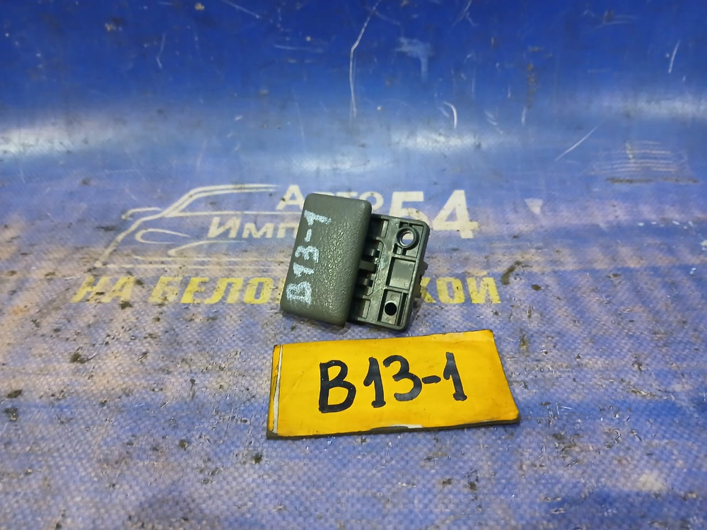 Бардачок пассажирский NISSAN SUNNY 1990