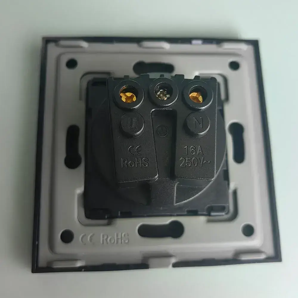 Розетка стеклянная одинарная с рамкой черная