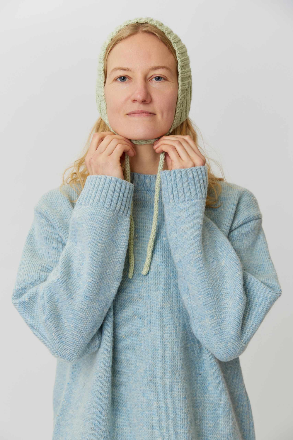 Чепчик яблочного цвета