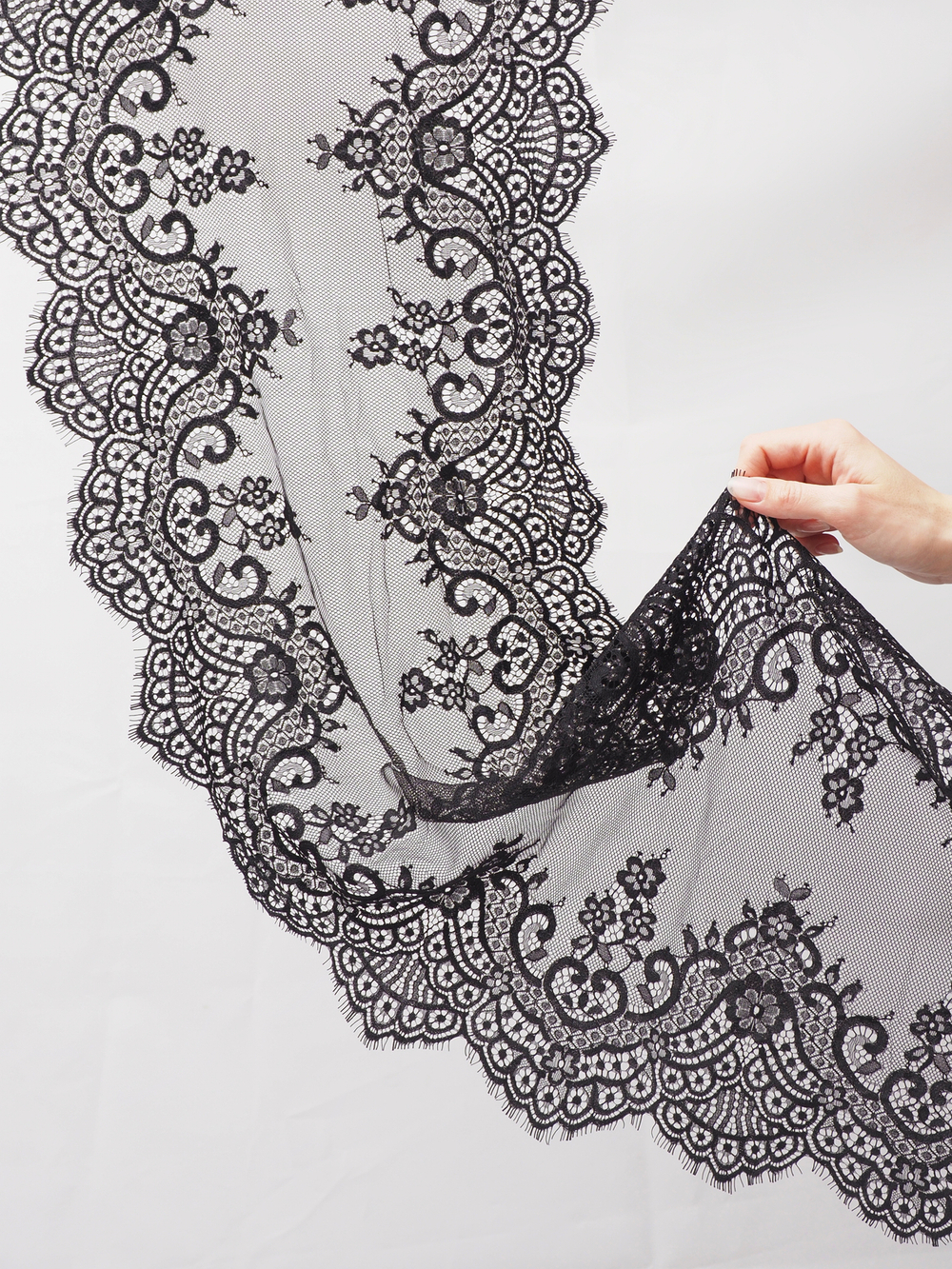 Кружево шантильи черное неэластичное ширина 36 см купон 2,9 м С БРАКОМ