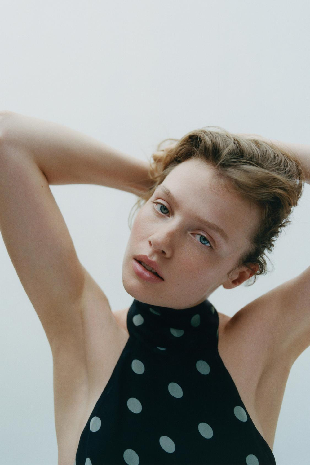 ZARA ТОП В ГОРОШЕК С ГОРЛОВИНОЙ ХАЛТЕР, МОРСКОЙ ТЕМНО-СИНИЙ