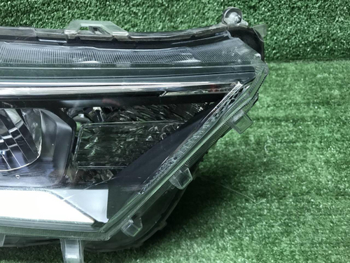 Битая Фара правая Toyota RAV4 5 XA50 (18-нв) LED