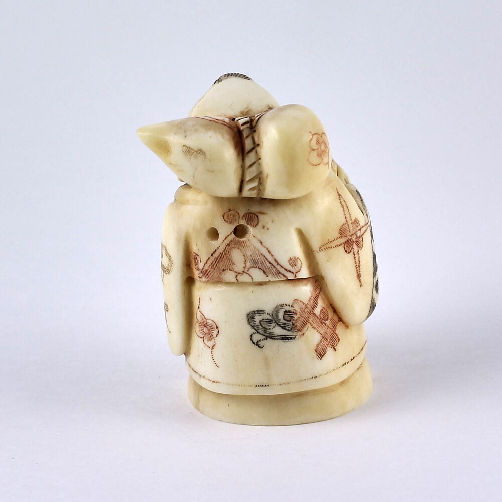 Нэцкэ Молодой монах с тыквой-горлянкой через плечо