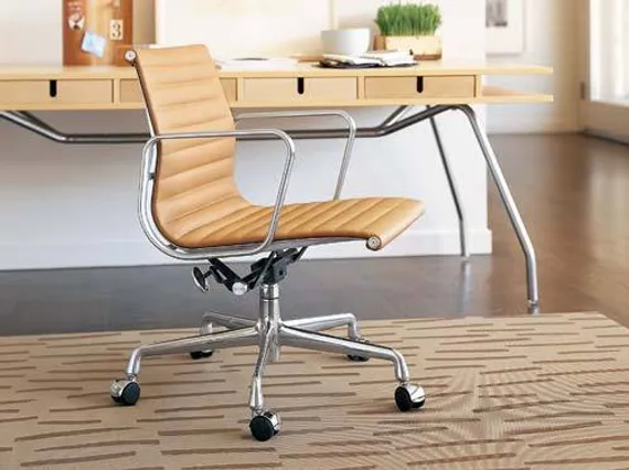 Кресло офисное Eames Ribbed EA117