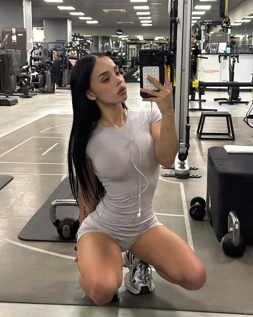 grey tee