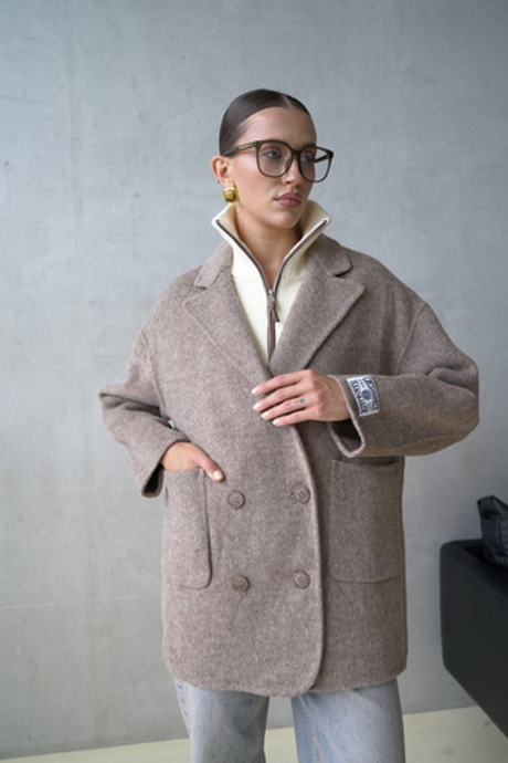 Двубортный пиджак из шерсти цвета капучино