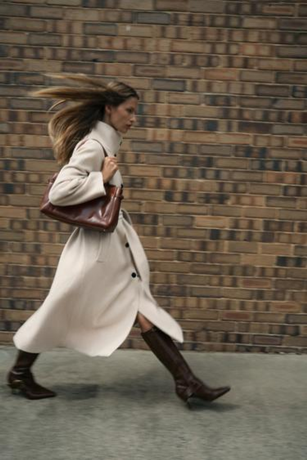 Длинный шерстяной плащ с воротником - ZARA