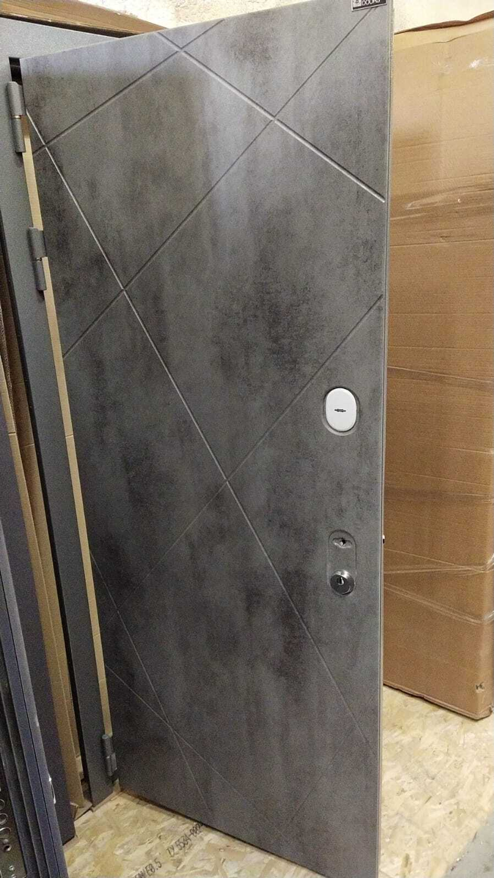 Дверь входная Лабиринт LOFT  28 Грунт под покраску металлическая