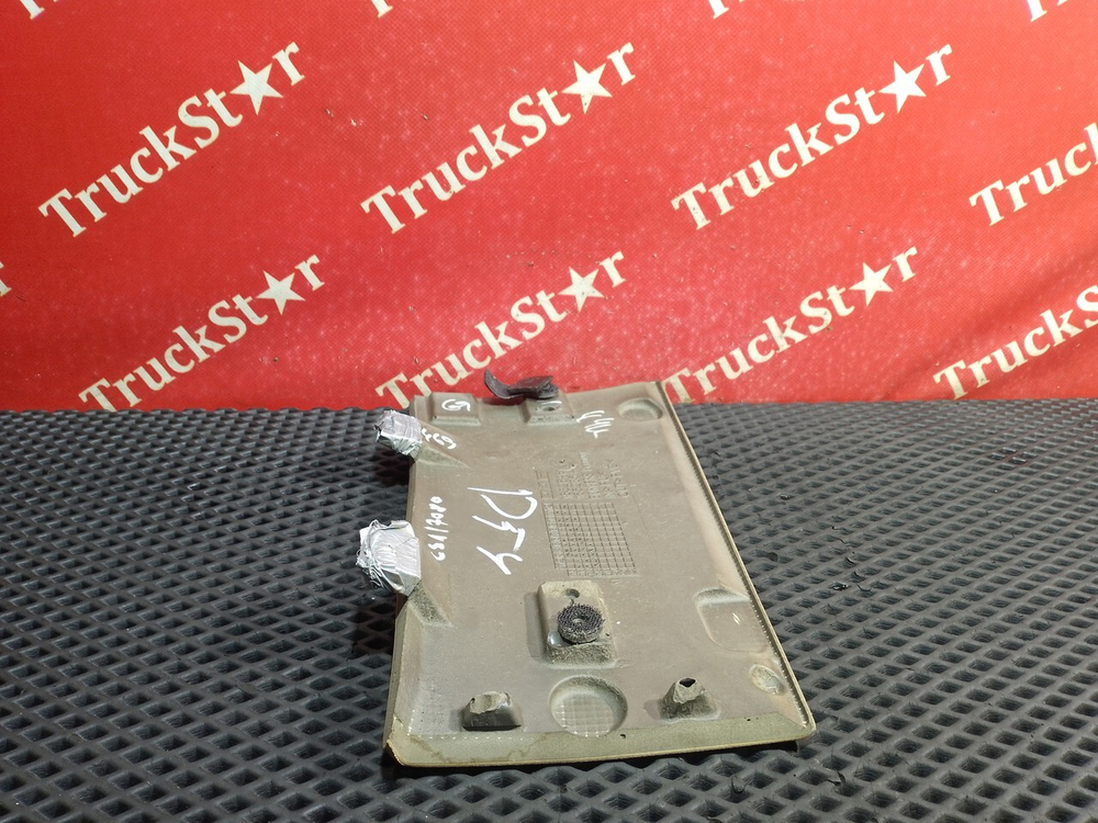 Накладка (дефект) на торпедо правая 2018г