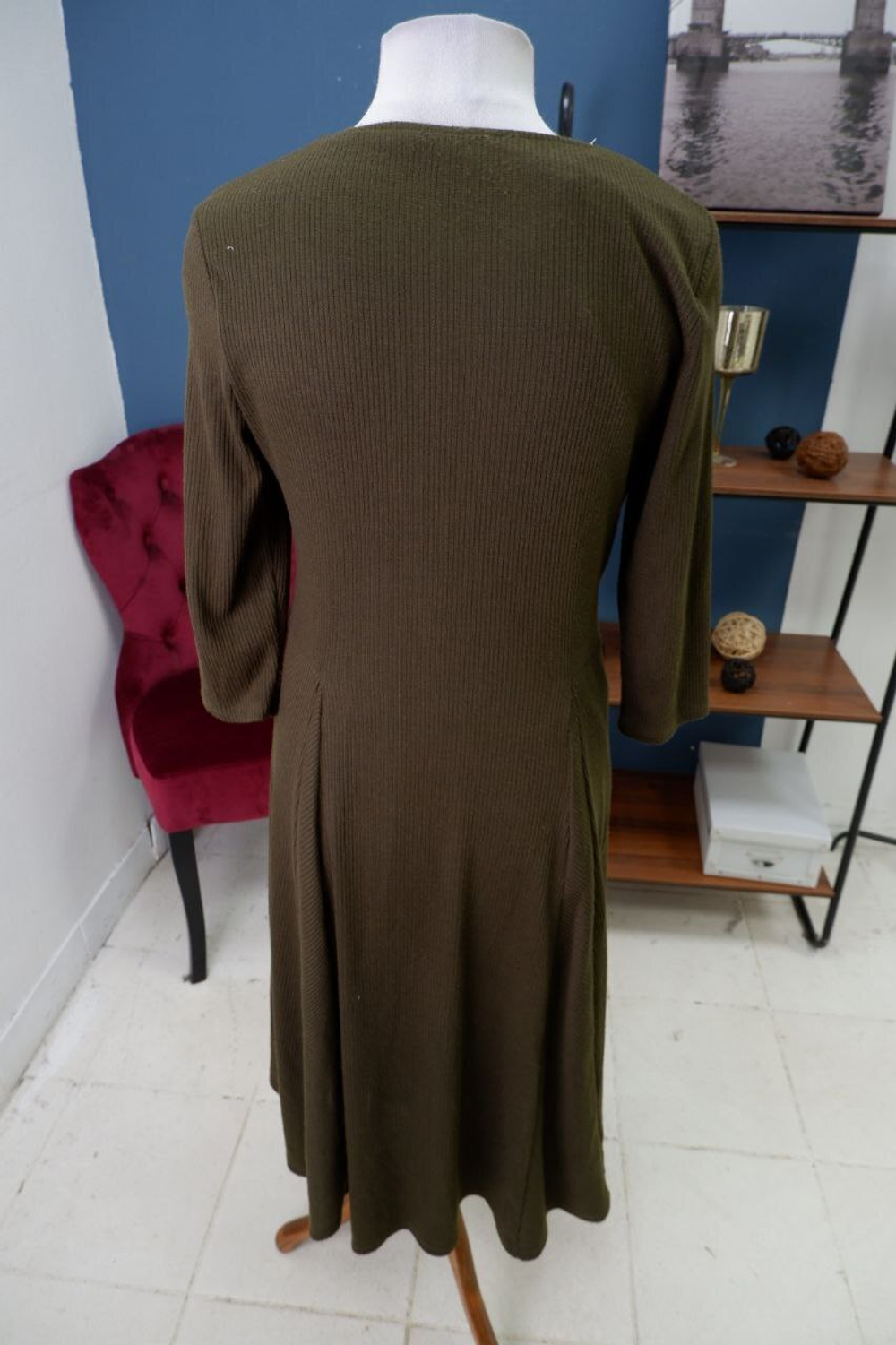 Платье лаконичное 46 размер