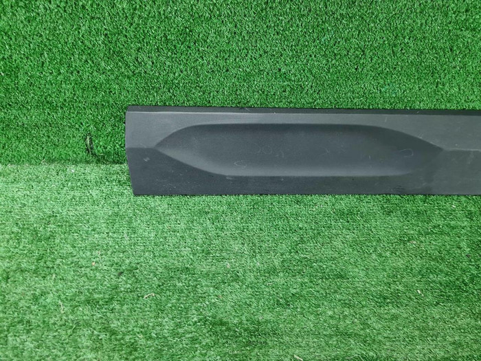 Накладка двери передняя правая BMW X2 F39 (17-23)