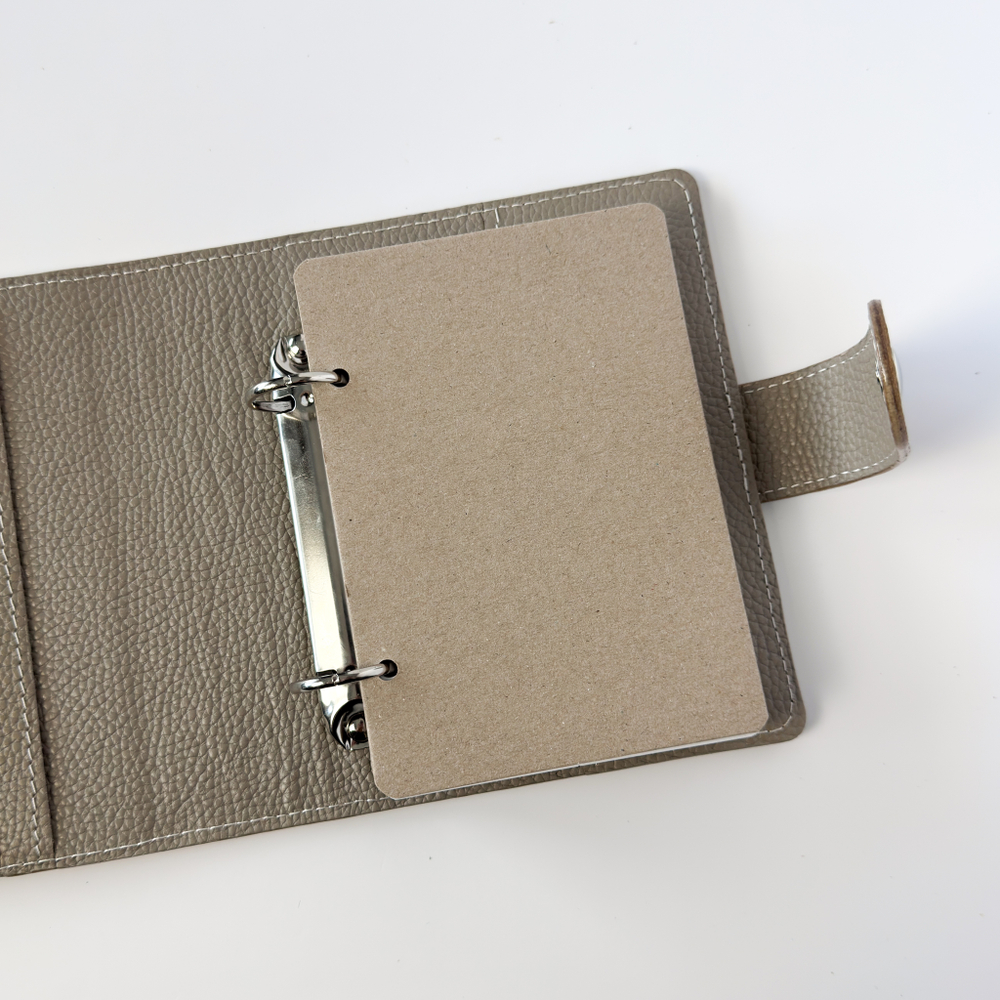 2 серых форзаца из плотного переплетного картона (4/2 кольца)