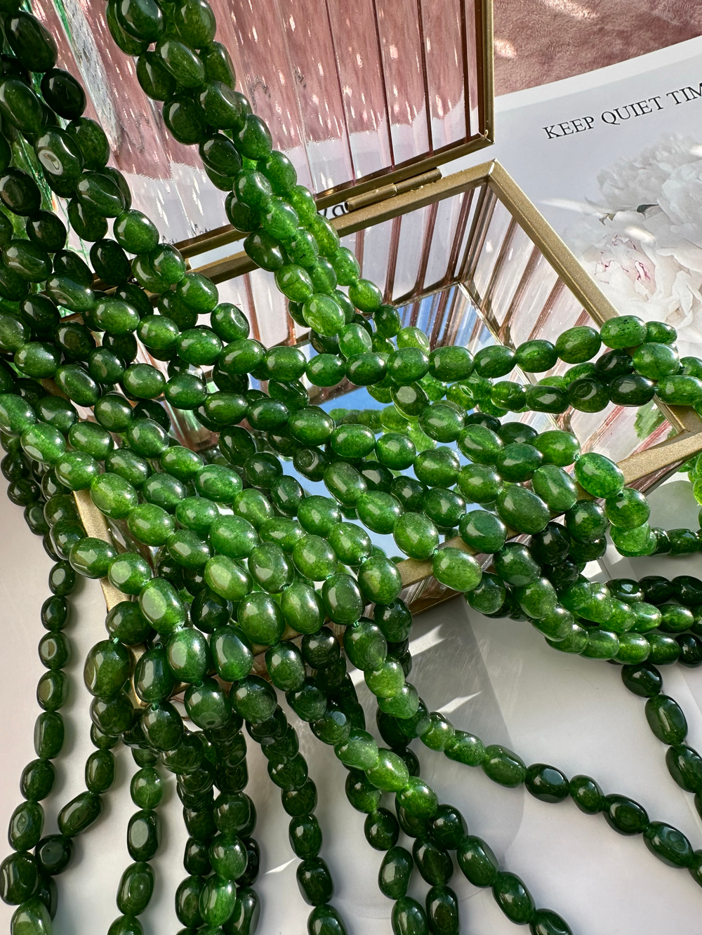 Нить бусин из тонированного кварца 7-8мм (галтовка)