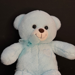 Медведь плюшевый голубого цвета