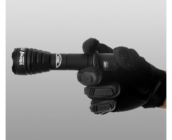 Тактический фонарь Armytek Viking Pro теплый свет