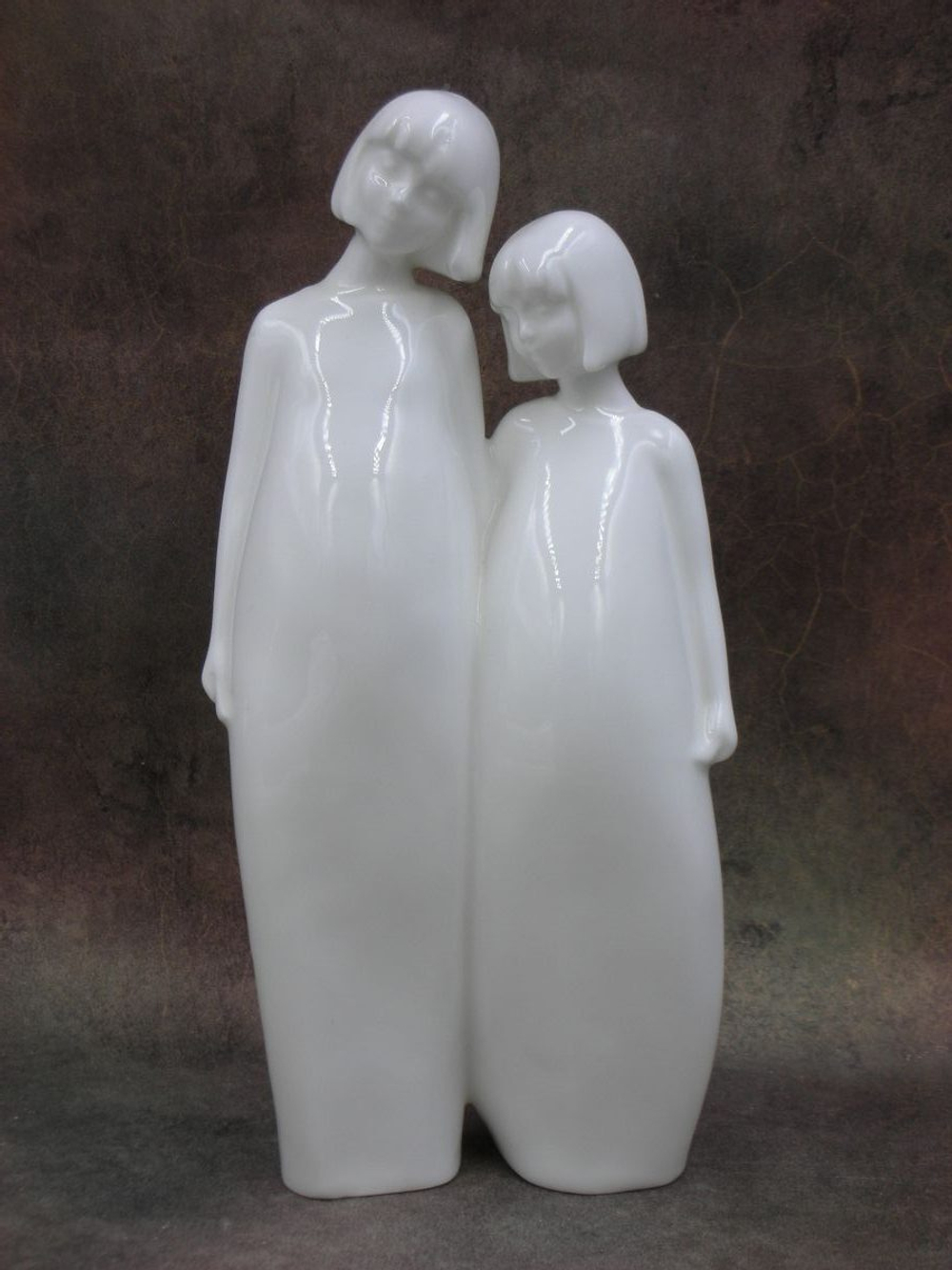 Статуэтка. Фарфор. Сестры. Royal Doulton. Англия