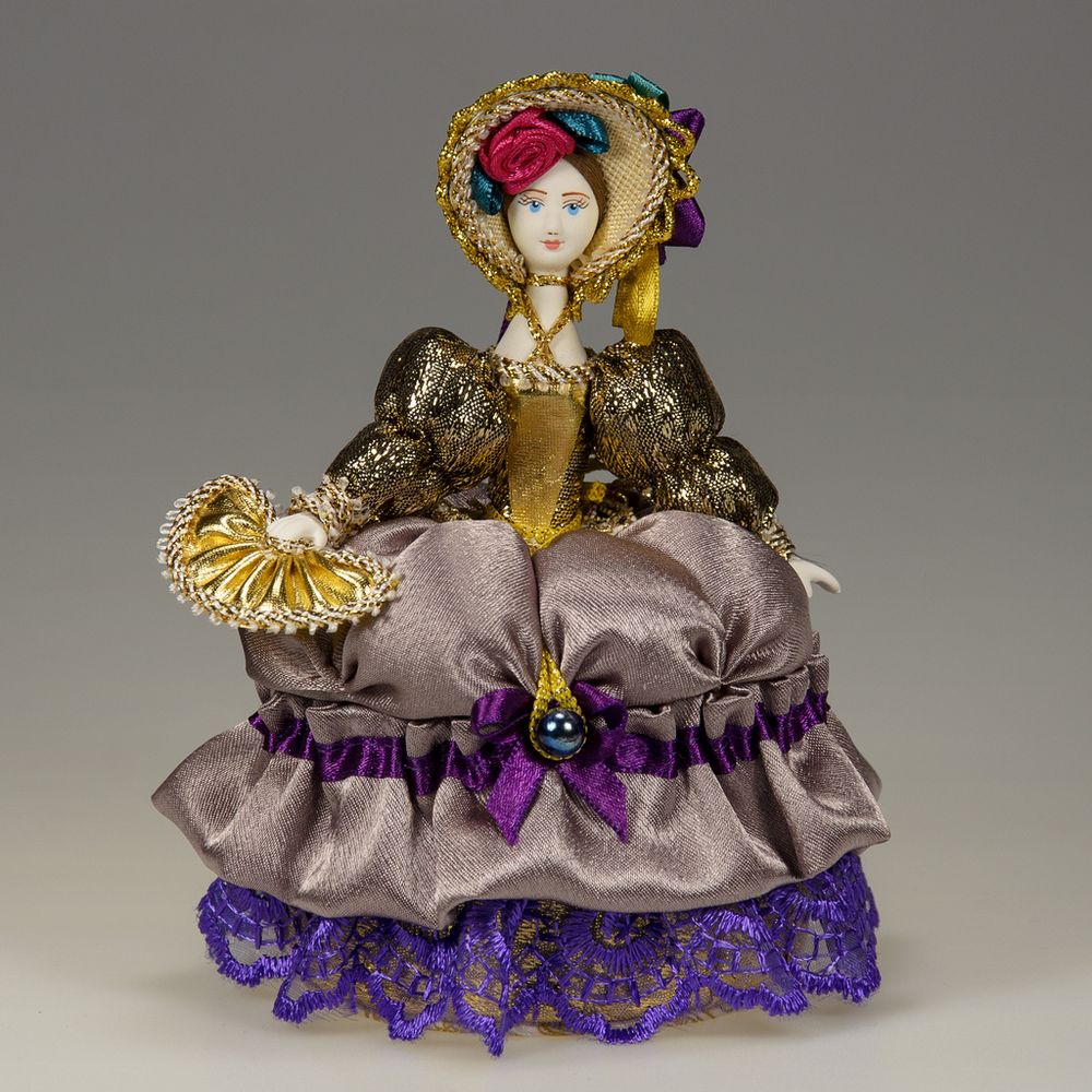 Кукла-шкатулка с ложементом Барышня с веером