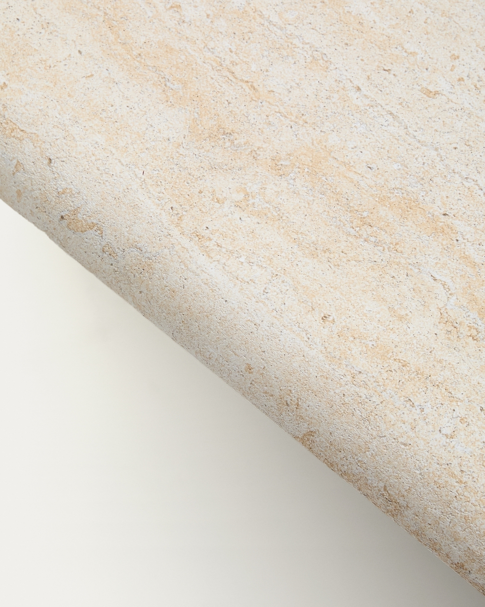 Журнальный столик Drasi из цемента с отделкой под травертин 140 x 70 см