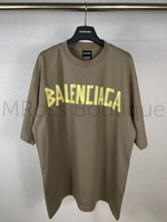 Женская футболка Balenciaga коричневого цвета с надписью