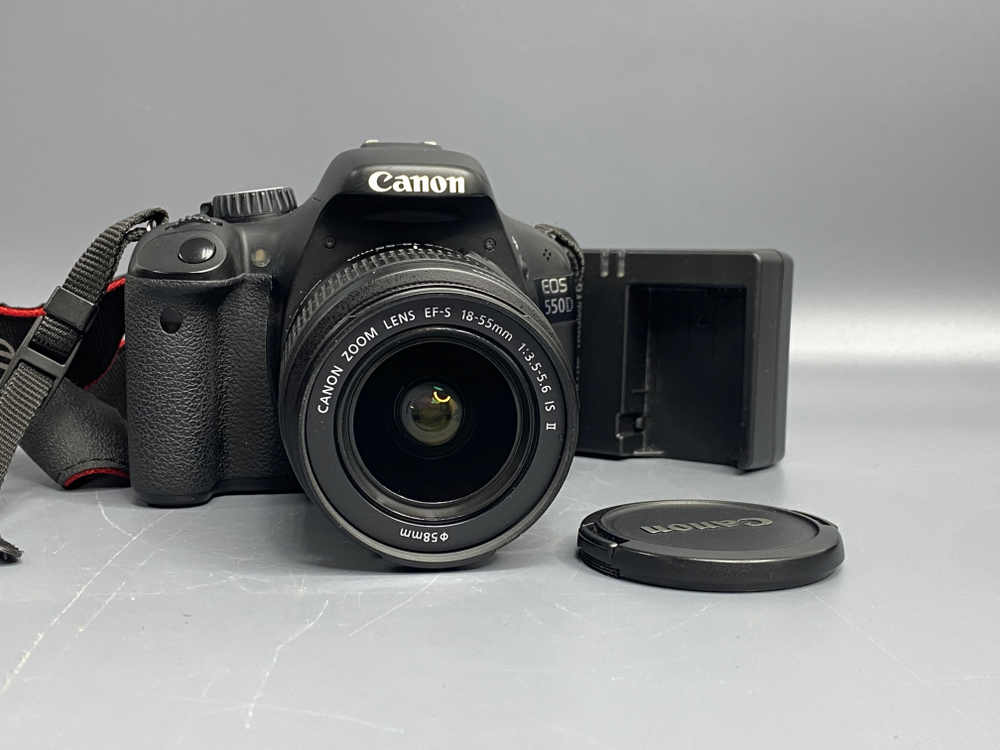 Canon 550D Kit 18-55mm 3.5-5.6 IS II 30.000 кадров