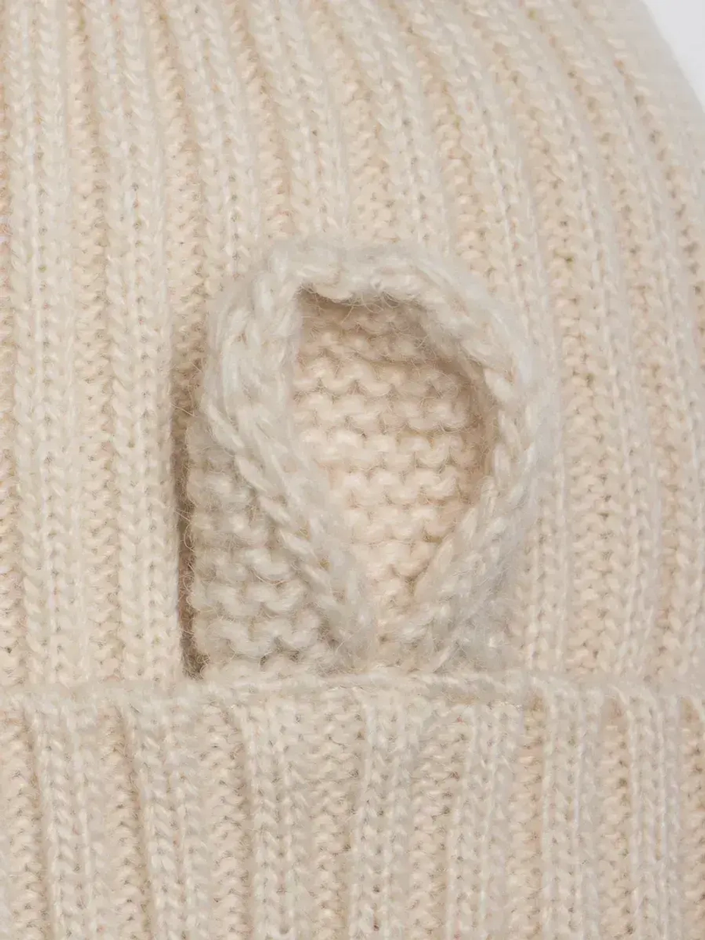 Шапка зимняя с помпоном и ушками для девочки