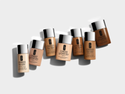 Clinique Even Better Glow Light Reflecting Makeup SPF 15 - Осветляющий тональный крем SPF 15, 30 ml