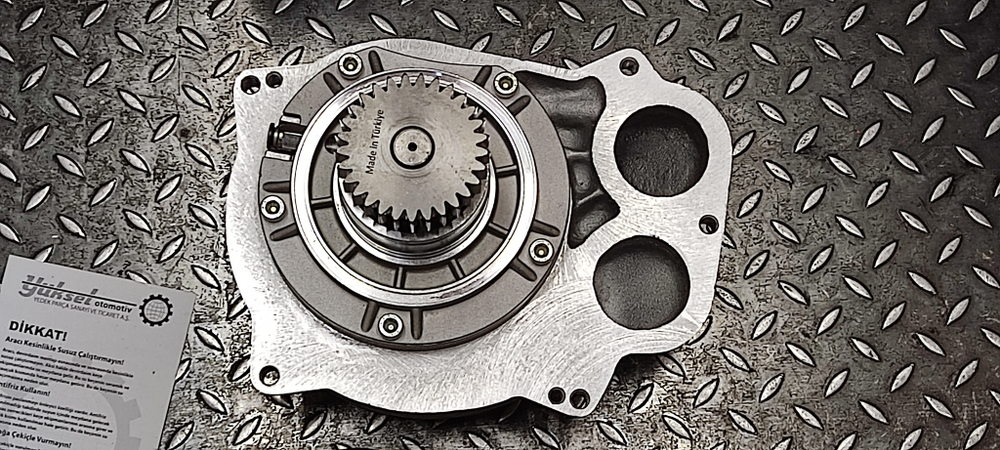 Водяная помпа Liebherr 10121021 с корпусом