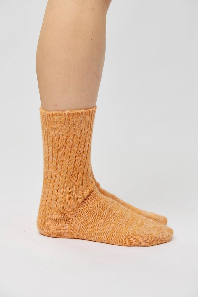 Носки оранжевого цвета из шерсти
