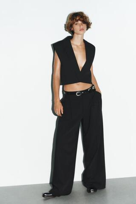 ZARA УКОРОЧЕННЫЙ ЖИЛЕТ С ЛАЦКАНАМИ, ЧЕРНЫЙ