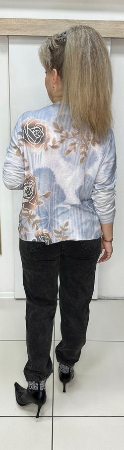 Темно-серые джинсы со стразовым принтом